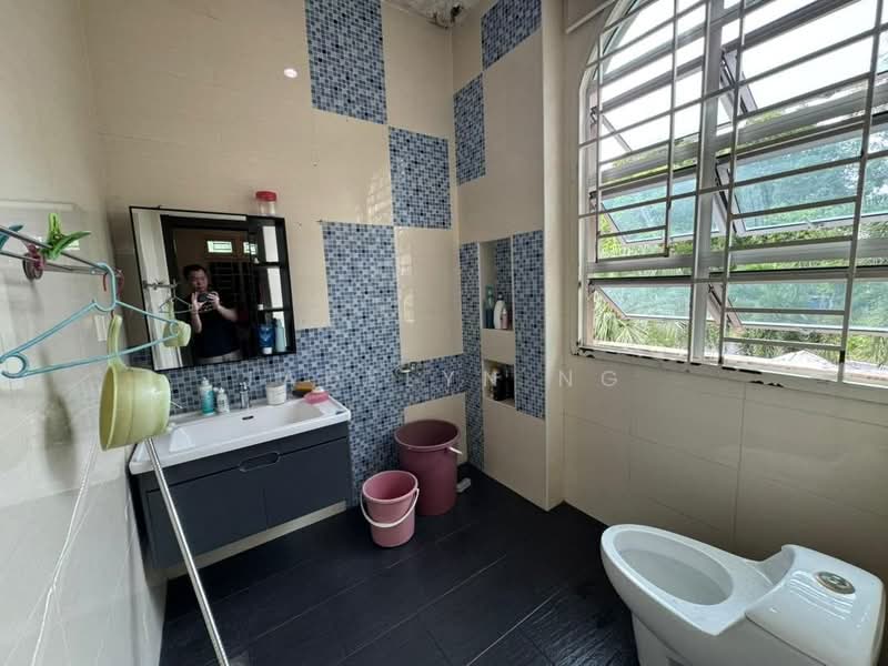 3-storey Terraced House for Sale in Bandar Putra (Kulai) - Jadelyn Ng - Bathroom - PropertyGuru.com.my