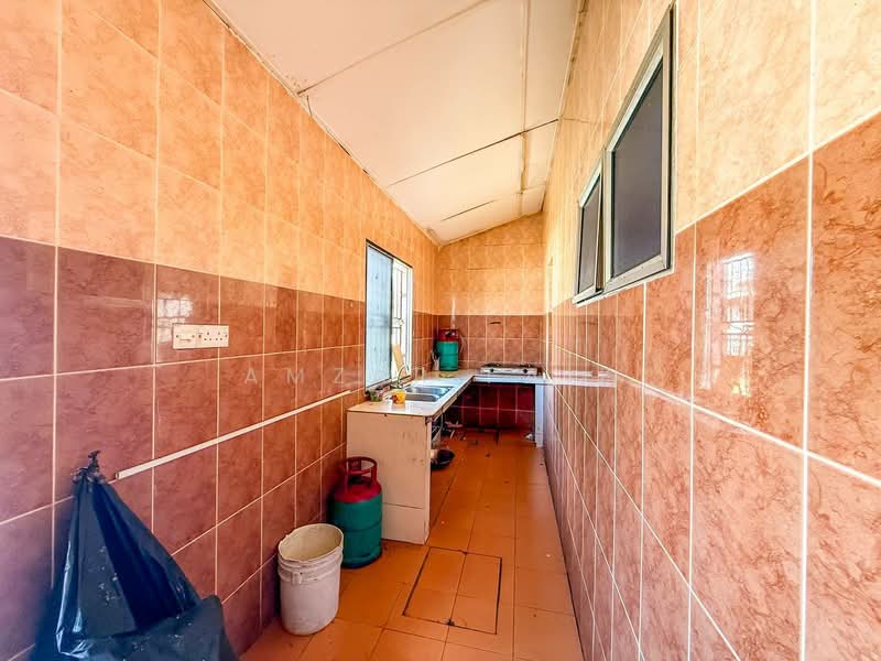 1-storey Terraced House for Sale in Taman Jaya Utama (Telok Panglima Garang) - Amzar Faiz - Kitchen - PropertyGuru.com.my