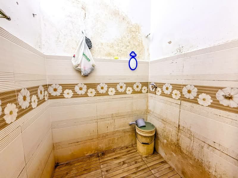 1-storey Terraced House for Sale in Taman Jaya Utama (Telok Panglima Garang) - Amzar Faiz - Bathroom - PropertyGuru.com.my