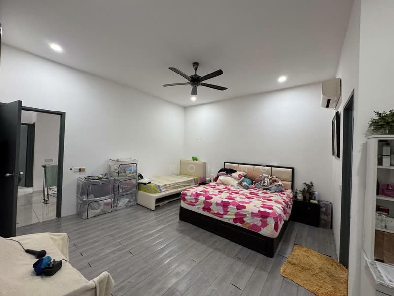 Rumah Teres 2 Tingkat untuk Dijual di Setia Tropika (Johor Bahru) - Sharon Ng - Bedroom - PropertyGuru.com.my