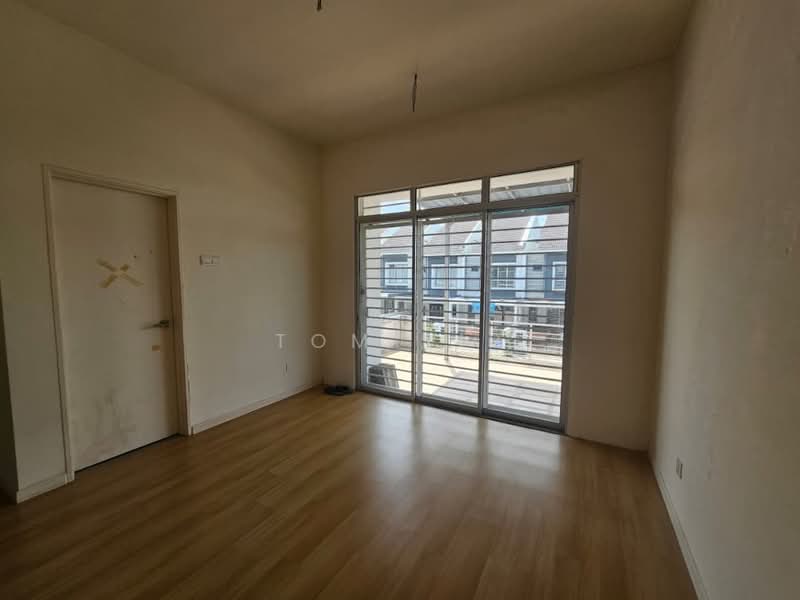 2-storey Terraced House for Sale in Bandar Country Homes (Rawang) - Tom Yip - Living Room - PropertyGuru.com.my
