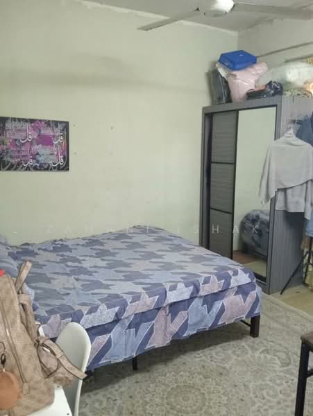 Pangsapuri untuk Dijual di Pangsapuri Rimba Jaya - Zamani Ishak - Bedroom - PropertyGuru.com.my