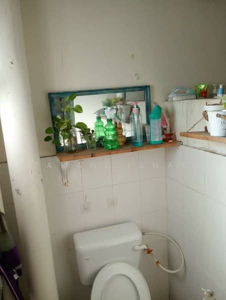 Pangsapuri untuk Dijual di Pangsapuri Rimba Jaya - Zamani Ishak - Bathroom - PropertyGuru.com.my