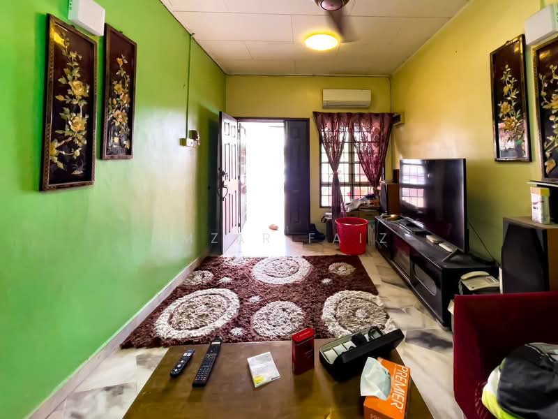Rumah Teres 1 Tingkat untuk Dijual di Semenyih (Selangor) - Amzar Faiz - Living Room - PropertyGuru.com.my