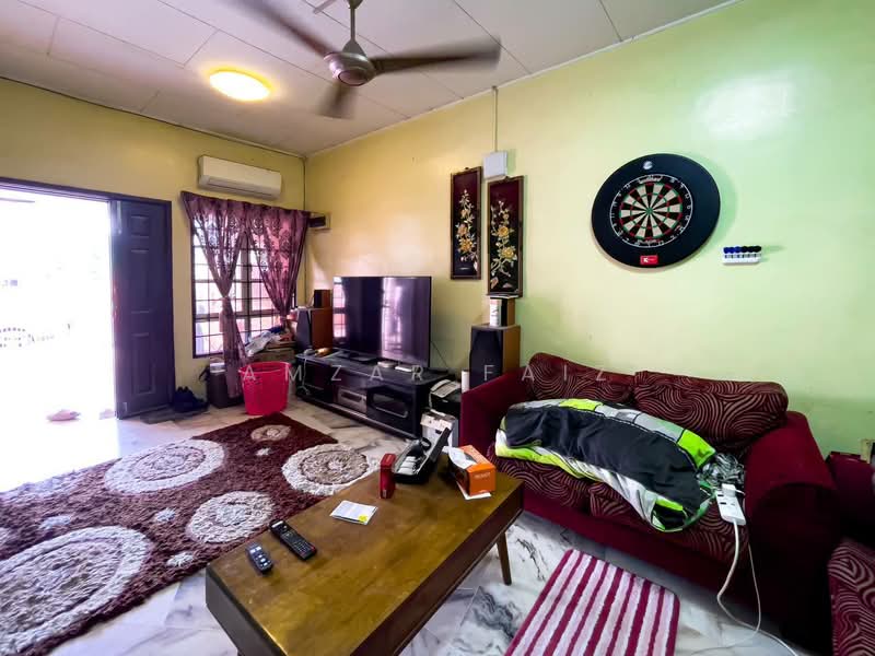 Rumah Teres 1 Tingkat untuk Dijual di Semenyih (Selangor) - Amzar Faiz - Living Room - PropertyGuru.com.my