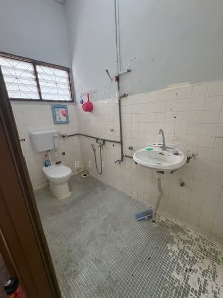 2-storey Terraced House for Sale in Taman Johor Jaya (Johor Bahru) - Albee Liew - Bathroom - PropertyGuru.com.my
