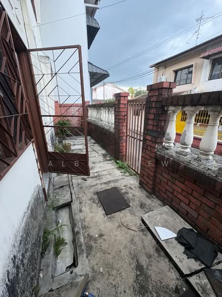 2-storey Terraced House for Sale in Taman Johor Jaya (Johor Bahru) - Albee Liew - Exterior - PropertyGuru.com.my