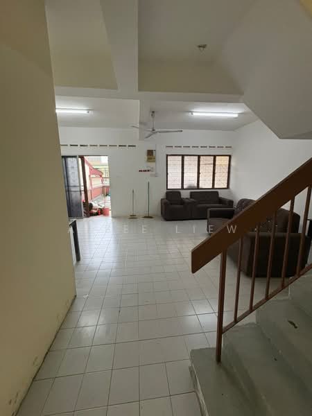 2-storey Terraced House for Sale in Taman Johor Jaya (Johor Bahru) - Albee Liew - Living Room - PropertyGuru.com.my