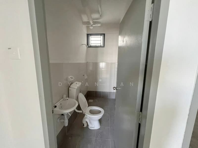 Pangsapuri untuk Disewa di Pangsapuri Pulai Mutiara 3 - Dylan Tan - Bathroom - PropertyGuru.com.my
