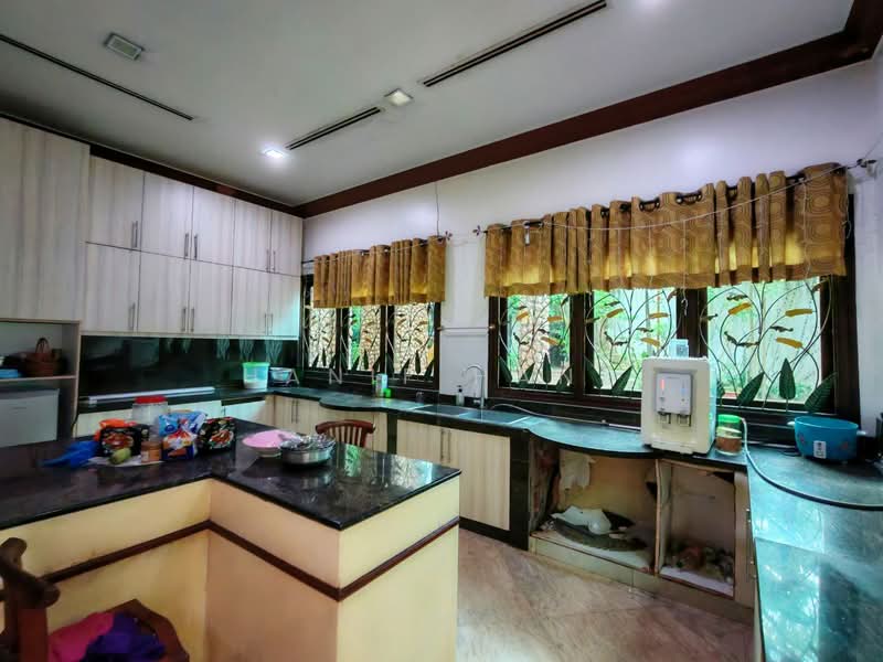 Bungalow for Sale in Petaling Jaya (Selangor) - Hanif Hanz - Kitchen - PropertyGuru.com.my