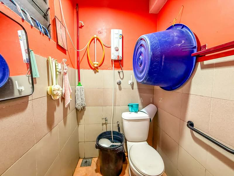 Rumah Teres 2 Tingkat untuk Dijual di Taman Minang (Cheras) - Amzar Faiz - Bathroom - PropertyGuru.com.my
