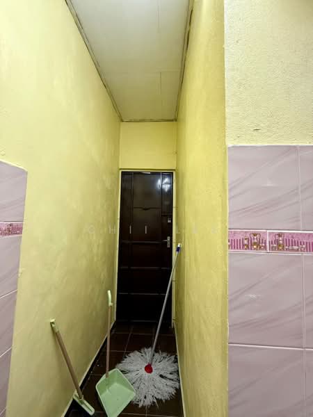 1-storey Terraced House for Sale in Taman Widuri (Sungai Jawi) - Chii Lee - Corridor - PropertyGuru.com.my