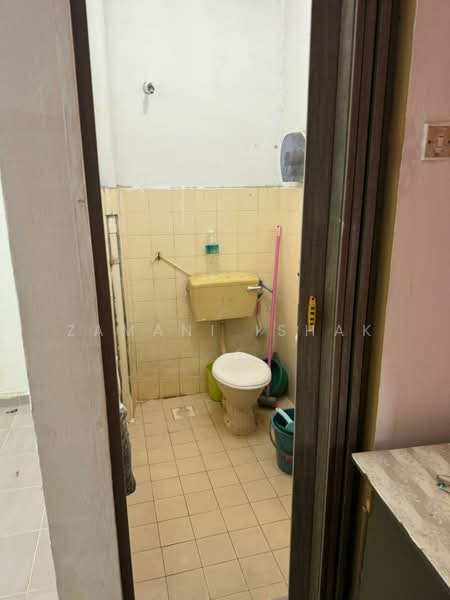 Apartment for Sale at Taman Pusat Kepong - Zamani Ishak - Bathroom - PropertyGuru.com.my