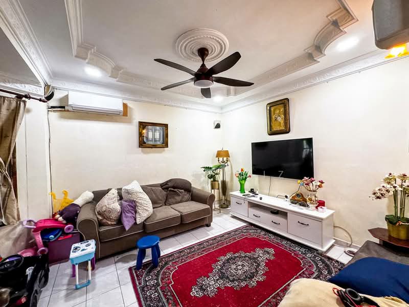 2-storey Terraced House for Sale in Ampang Jaya (Ampang) - Amzar Faiz - Living Room - PropertyGuru.com.my