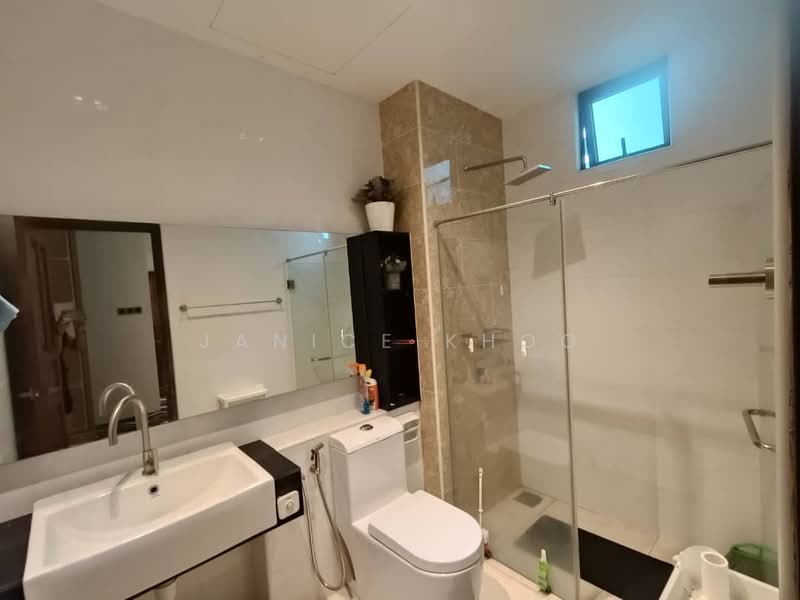 Service Residence for Sale at D'Summit Residences - Janice Khoo - Bathroom - PropertyGuru.com.my