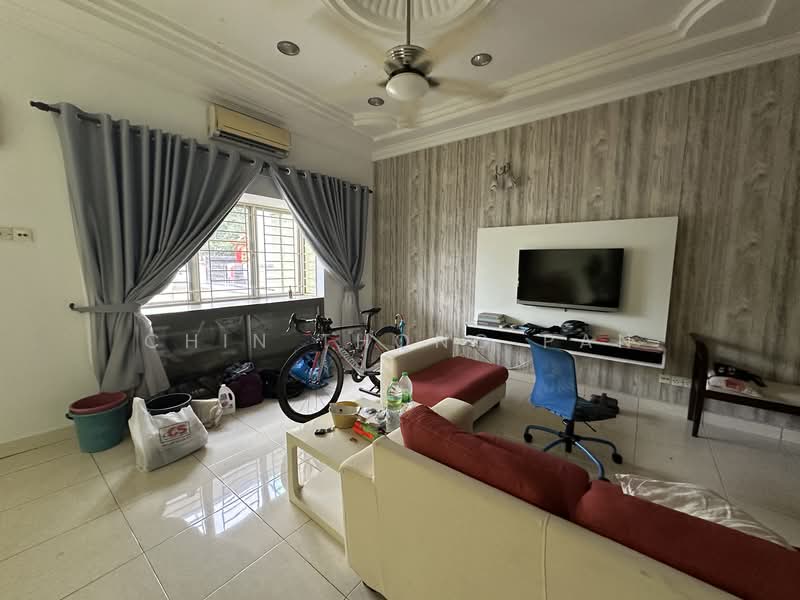2.5-storey Terraced House for Sale in Taman Prima Tropika (Seri Kembangan) - Chin Thong Pan - Living Room - PropertyGuru.com.my