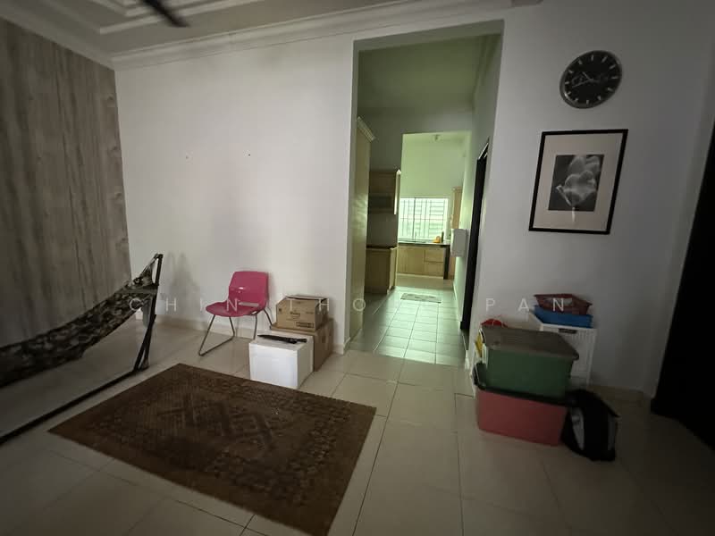 2.5-storey Terraced House for Sale in Taman Prima Tropika (Seri Kembangan) - Chin Thong Pan - Living Room - PropertyGuru.com.my