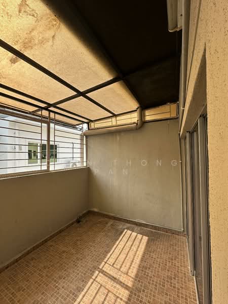 2.5-storey Terraced House for Sale in Taman Prima Tropika (Seri Kembangan) - Chin Thong Pan - Balcony - PropertyGuru.com.my