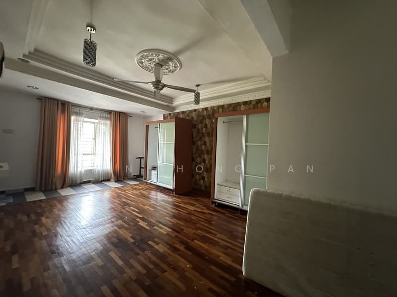 2.5-storey Terraced House for Sale in Taman Prima Tropika (Seri Kembangan) - Chin Thong Pan - Bedroom - PropertyGuru.com.my