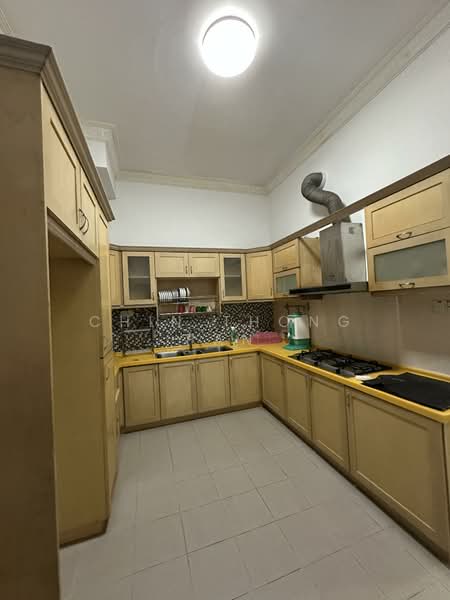 2.5-storey Terraced House for Sale in Taman Prima Tropika (Seri Kembangan) - Chin Thong Pan - Kitchen - PropertyGuru.com.my