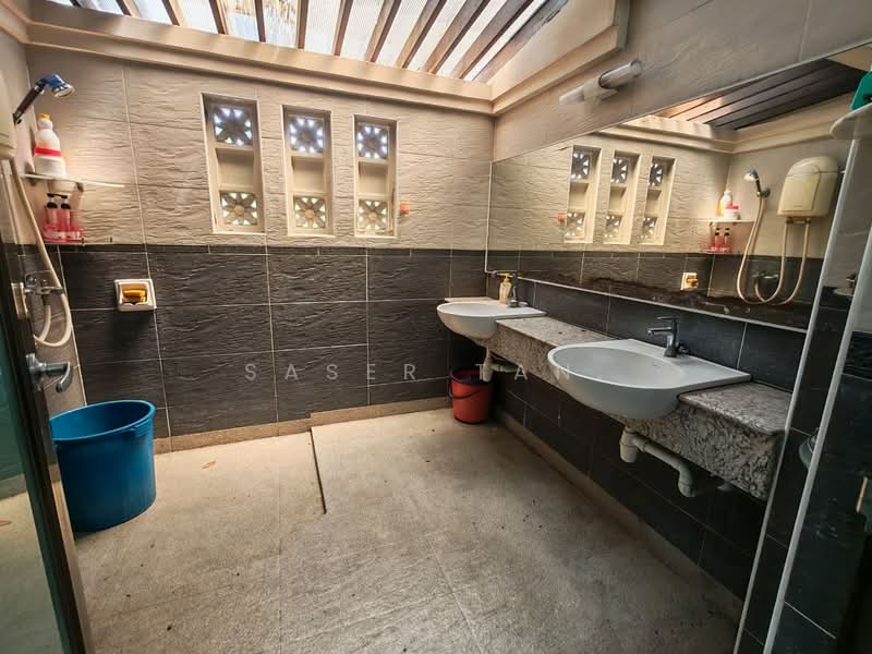 Rumah Berkembar untuk Dijual di Taman Sutera Utama (Skudai) - SASER TAN. - Bathroom - PropertyGuru.com.my