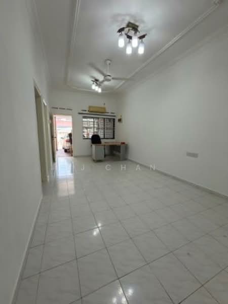Rumah Teres 1 Tingkat untuk Disewa di Taman Johor Jaya (Johor Bahru) - SJ CHAN - Living Room - PropertyGuru.com.my