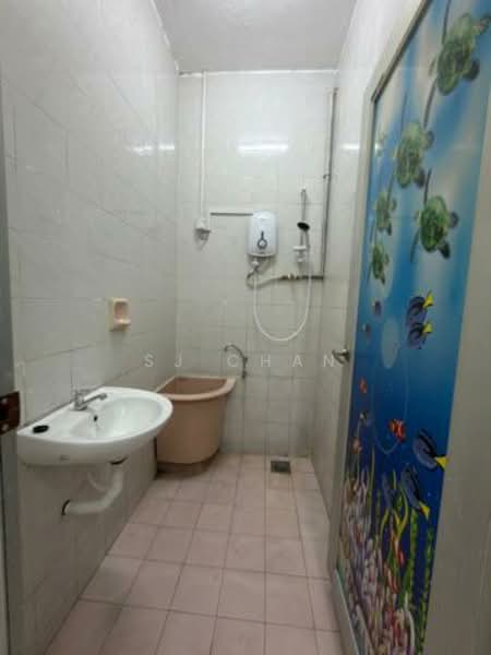Rumah Teres 1 Tingkat untuk Disewa di Taman Johor Jaya (Johor Bahru) - SJ CHAN - Bathroom - PropertyGuru.com.my