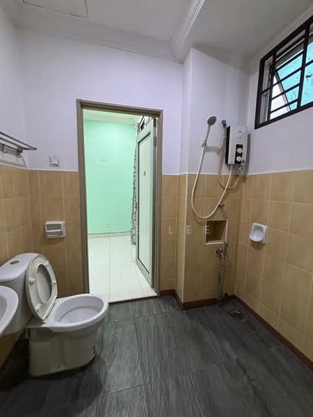 2-storey Terraced House for Sale in Taman Seri Orkid (Skudai) - Zoe Lee - Bathroom - PropertyGuru.com.my