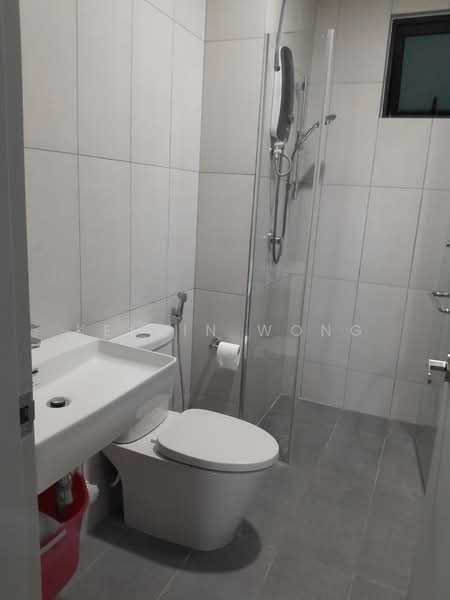 Servis Apartment untuk Disewa di Ruby Seapark - Kelvin Wong - Bathroom - PropertyGuru.com.my