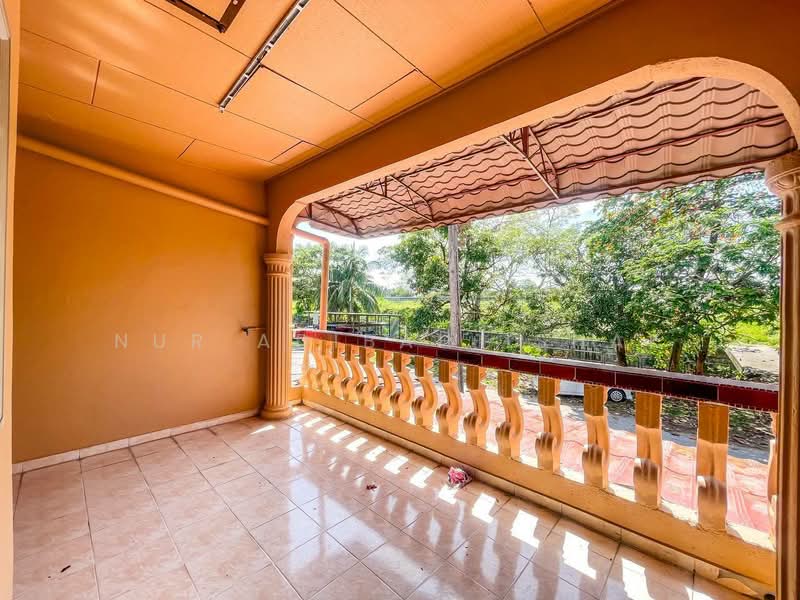 Rumah Teres 2 Tingkat untuk Dijual di Seksyen 25 (Shah Alam) - Nur Adibah Ishak - Balcony - PropertyGuru.com.my
