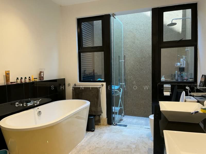 Semi-Detached House for Sale in Lake Edge (Puchong) - Shanice Low - Bathroom - PropertyGuru.com.my