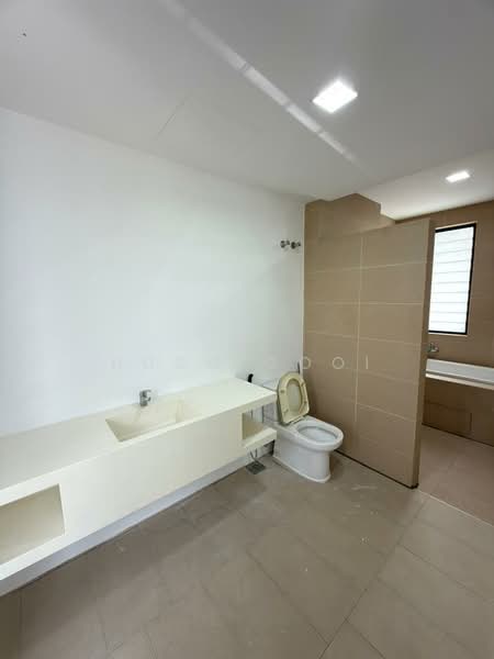 Banglo Lot Kosong untuk Disewa di Melawati (Selangor) - Hugo Gooi - Bathroom - PropertyGuru.com.my