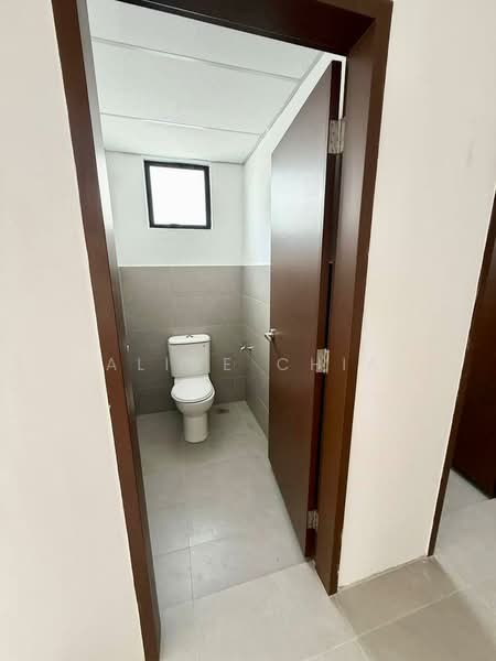 Shop / Office for Rent in Johor Bahru (Johor) - Alice Chia - Bathroom - PropertyGuru.com.my