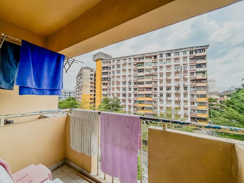 Kondominium untuk Dijual di Le Jardine Condominium - Faliyana binti Muda - Balcony - PropertyGuru.com.my