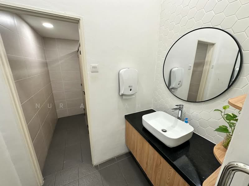 Office for Sale in Petaling Jaya (Selangor) - Nur Adibah Ishak - Bathroom - PropertyGuru.com.my