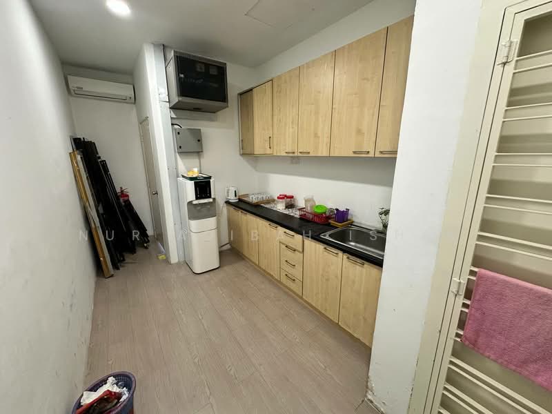 Office for Sale in Petaling Jaya (Selangor) - Nur Adibah Ishak - Kitchen - PropertyGuru.com.my