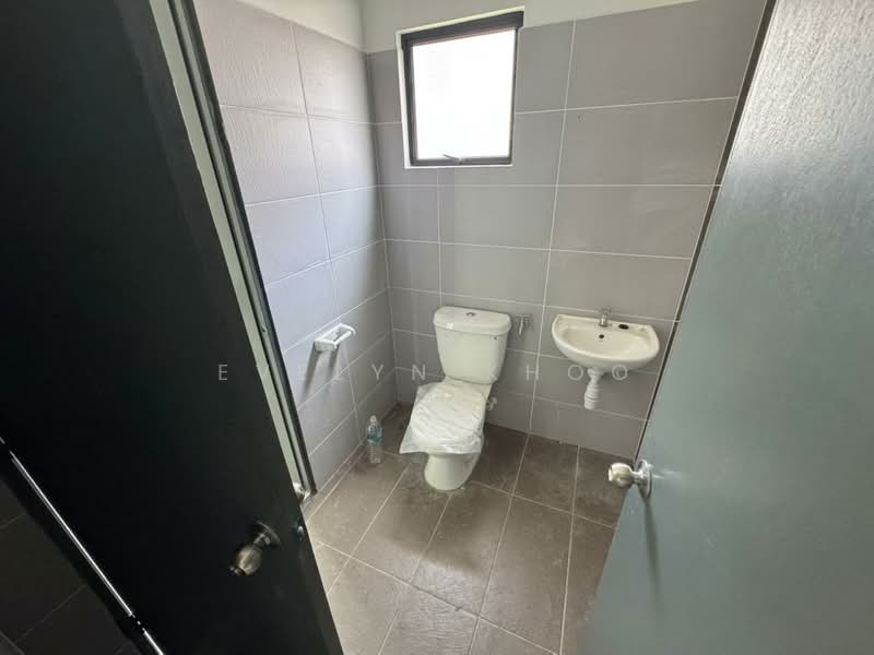 Rumah Berkembar untuk Dijual di Taman Scientex Rawang (Rawang) - Evelyn Khoo - Bathroom - PropertyGuru.com.my