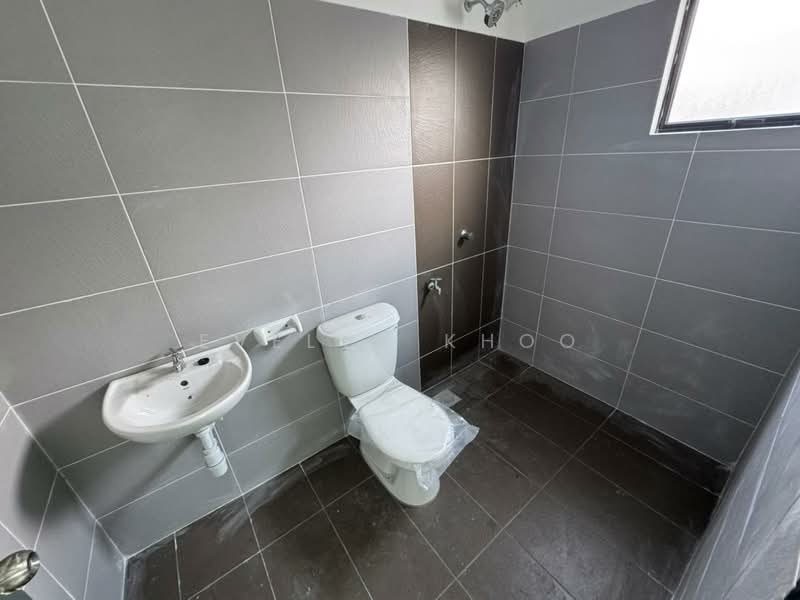 Rumah Berkembar untuk Dijual di Taman Scientex Rawang (Rawang) - Evelyn Khoo - Bathroom - PropertyGuru.com.my