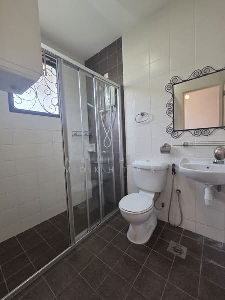 Semi-Detached House for Rent in Klang (Selangor) - Najihah Mokhtar - Bathroom - PropertyGuru.com.my