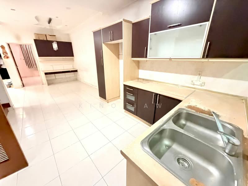 1.5-storey Terraced House for Sale in Taman Gaya (Ulu Tiram) - Kino Jaw - Kitchen - PropertyGuru.com.my