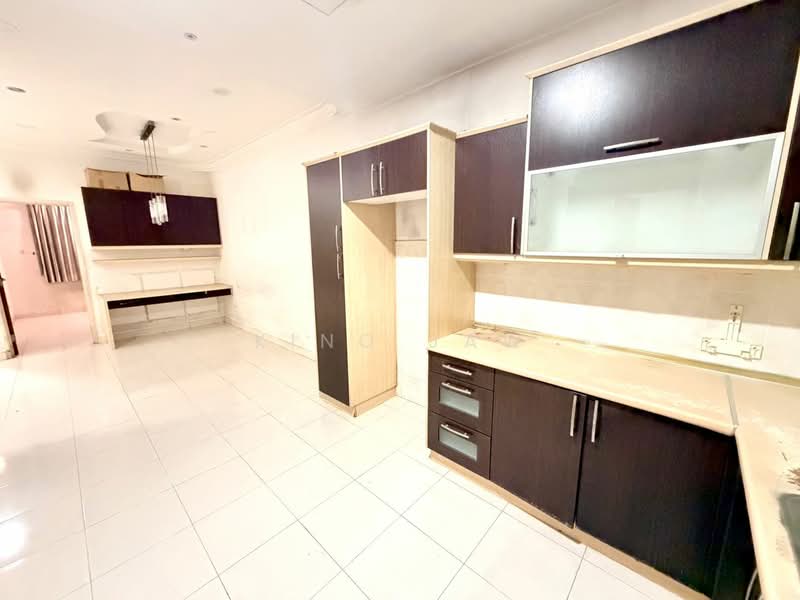 1.5-storey Terraced House for Sale in Taman Gaya (Ulu Tiram) - Kino Jaw - Kitchen - PropertyGuru.com.my