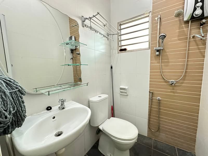 Semi-Detached House for Rent in Taman Desa Mas (Rawang) - Evelyn Khoo - Bathroom - PropertyGuru.com.my