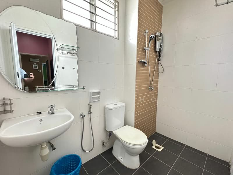 Semi-Detached House for Rent in Taman Desa Mas (Rawang) - Evelyn Khoo - Bathroom - PropertyGuru.com.my