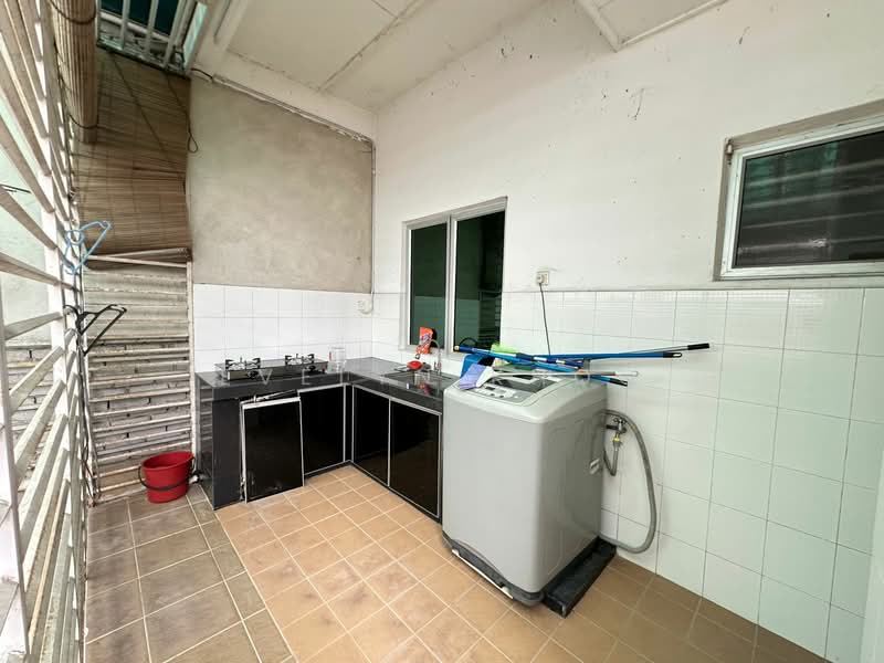 Semi-Detached House for Rent in Taman Desa Mas (Rawang) - Evelyn Khoo - Kitchen & Laundry - PropertyGuru.com.my