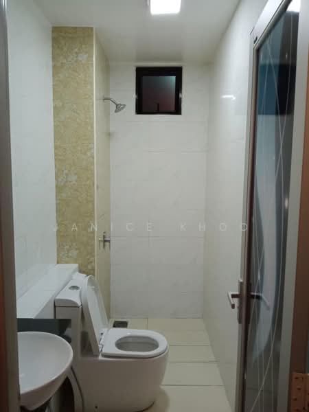 Service Residence for Sale at D'Summit Residences - Janice Khoo - Bathroom - PropertyGuru.com.my