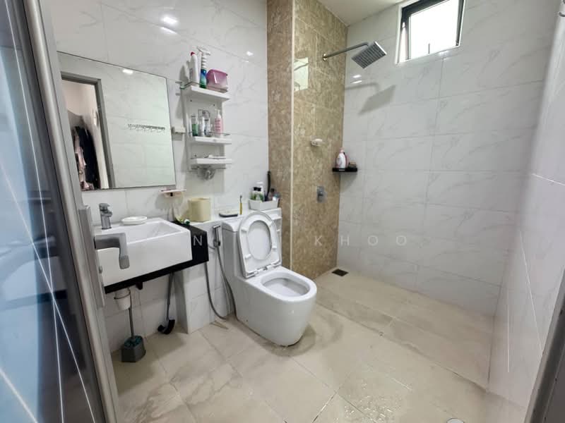Service Residence for Sale at D'Summit Residences - Janice Khoo - Bathroom - PropertyGuru.com.my