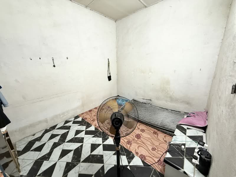 1-storey Terraced House for Sale in Taman Remia (Bukit Mertajam) - Hasnizam . - Bedroom - PropertyGuru.com.my