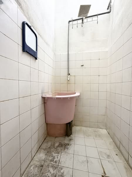 1-storey Terraced House for Sale in Taman Remia (Bukit Mertajam) - Hasnizam . - Bathroom - PropertyGuru.com.my