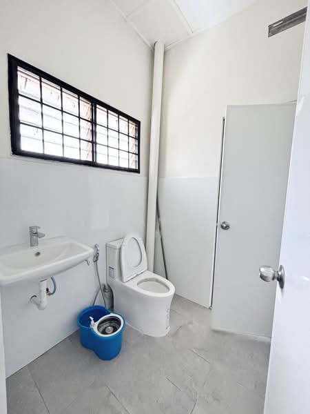 1.5-storey Terraced House for Sale in Taman Setia Indah (Tebrau) - Samantha Teng - Bathroom - PropertyGuru.com.my