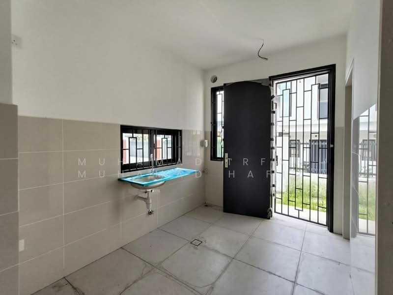 2-storey Terraced House for Sale in Elmina (Shah Alam) - Muhamad Irfan Muhamad Hafiz - Kitchen - PropertyGuru.com.my